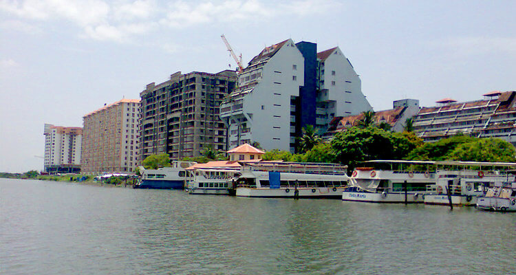 kochi-toursit-place.keralaseasons.com